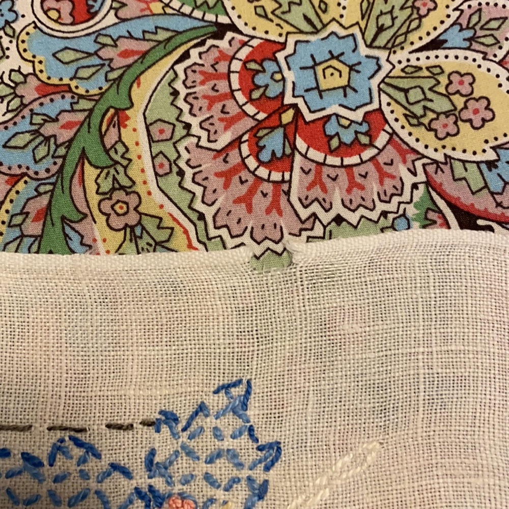 Lot of Vintage dresser scarves/ protectors - Picture 10 of 14